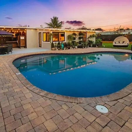Private Heated Pool Oasis Pet-Friendly Retreat Short Or Long Stays Sleeps 2-8 Ppl